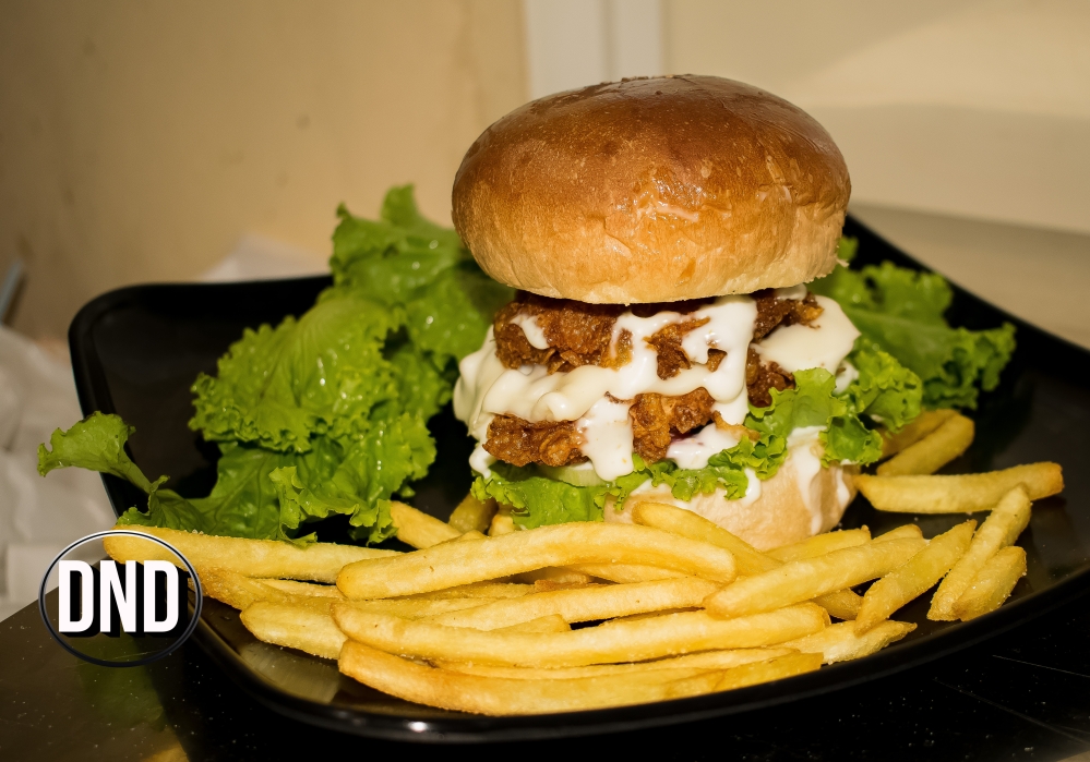 New deli special burger at New Deli Cafe, Hoigebail, Urwa, Mangalore- What tempts my Palate