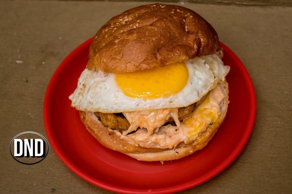 Sunny side up Burger at blue delicacies, Vamajoor, Mangalore- What tempts my Palate